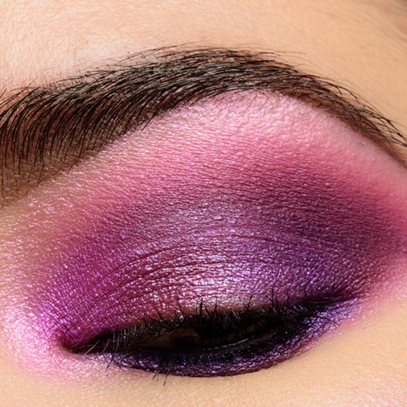 💕3XHP🎉NEW HUDA BEAUTY AMETHYST OBSESSIONS PALETTE - Picture 7 of 7